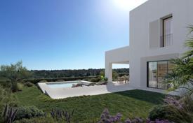 Four-bedroom house within the new Las Villas de los Álamos complex in La Reserva de Sotogrande for 2,031,000 €