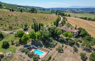 Historic estate with a pool and stables in Urbino, Marche, Italy for 1,390,000 €