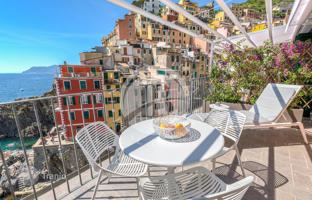 3-bedroom apartment in Riomaggiore for 1,200,000 €