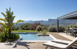 Three-level villa with a pool and mountain views in Nice, Côte d'Azur, France for 2,690,000 €