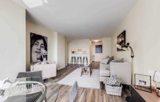 2-bedroom apartment in Bay Street for C$829,000