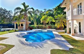 Comfortable villa with a tennis court, a swimming pool, a patio, a garage and a terrace, Pinecrest, USA for $2,250,000