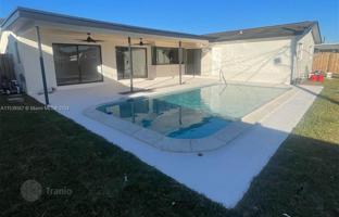 4-bedroom house 244 m² in Sunrise for $650,000