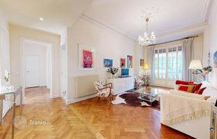 Spacious, stylish apartment just 100 meters from the sea, Nice, Côte d'Azur, France for 845,000 €