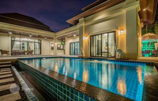 2-bedroom villa 313 m² in Mueang Phuket for $565,000