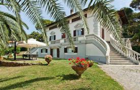 Classic three-storey villa 200 from the sea, Rosignano Marittimo, Tuscany, Italy for 1,590,000 €