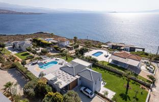 Land plot 2,000 m² in Kissamos for 1,680,000 €