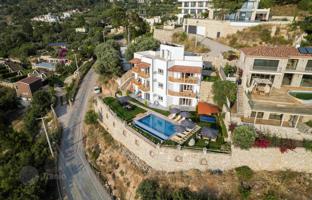 8-bedroom villa 300 m² in Fethiye for 77,012,000 TRY