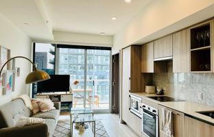 4-bedroom apartment in Bathurst Street for C$766,000