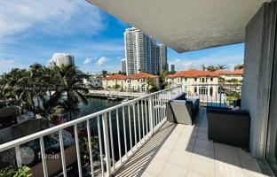 2-bedroom apartments in condo 101 m² in North Miami Beach for $448,000