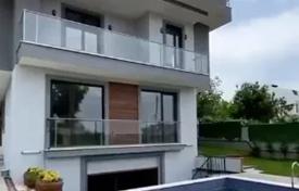 Spacious Detached Villa with Sea View in Beylikduzu for $555,000