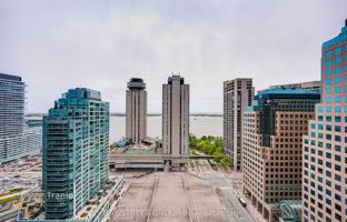5-bedroom apartment in Bay Street for C$915,000