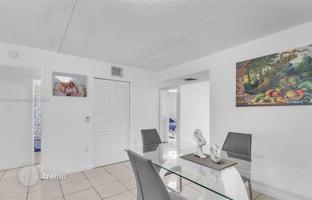 2-bedroom apartments in condo 93 m² in Hialeah for $312,000