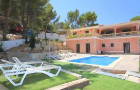 Spacious villa with a terrace, a backyard, a pool, a relaxation area, a garden and a garage, Palmanova, Spain for 1,700,000 €
