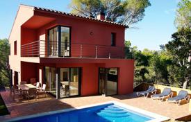 Three-storey villa with a pool, a garden and a garage in Tamariu, Costa Brava, Spain for 680,000 €