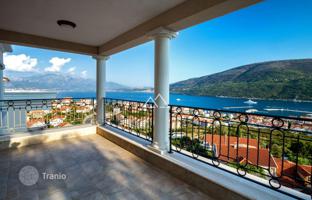 3-bedroom apartment 158 m² in Đenovići for 655,000 €
