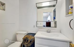 2-bedroom apartments in condo 102 m² in Hollywood for $269,000