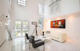 Cozy villa with a pool, a garage and a terrace, Coral Gables, USA for $999,000
