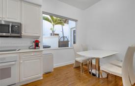 Townhome – Hollywood, Florida, USA for $929,000