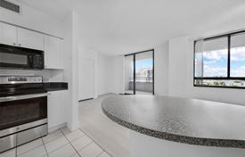 Condo – West Avenue, Miami Beach, Florida,  USA for $550,000