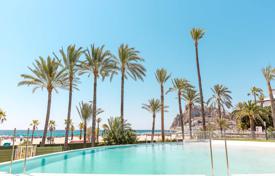 New apartments in a luxury complex right on the beach in Benidorm, Alicante, Spain for 1,630,000 €