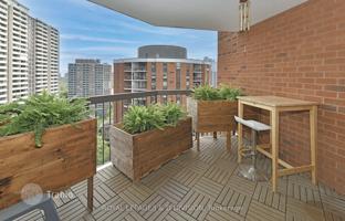 5-bedroom apartment in Maitland Place for C$1,023,000