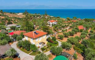 Property with 5 separate apartments and a lush garden 200 meters from the sea, Chranoi, Peloponnese, Greece for 600,000 €