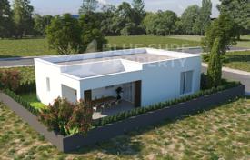 Superb 3-bedroom Bungalow with Garden in the heart Xylofagou Village for 255,000 €