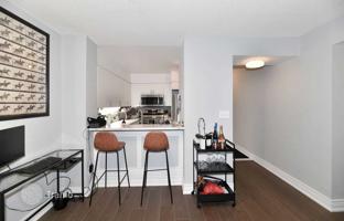 4-bedroom apartment in Carlton Street for C$828,000