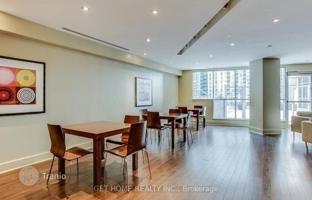 4-bedroom apartment in York Street for C$784,000