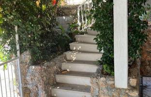 4-bedroom house 225 m² in Omis for 465,000 €