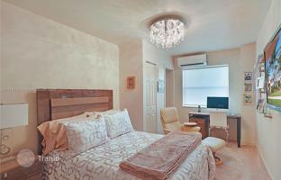 5-bedroom house 444 m² in Davie for $1,390,000