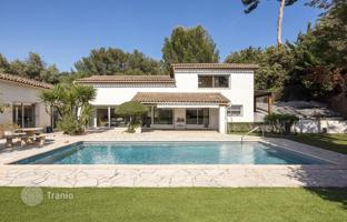 3-bedroom cottage in Antibes for 1,490,000 €