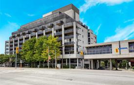 Apartment – The Queensway, Toronto, Ontario,  Canada for C$846,000