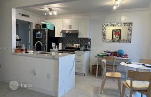 1-bedroom apartments in condo 76 m² in West Avenue for $464,000