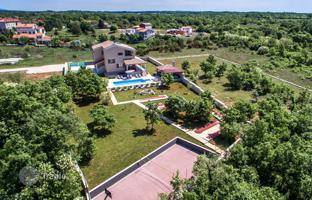 4-room house 294 m² in Svetvinčenat for 650,000 €