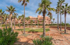 Front line beach apartment with amazing sea views in Puerto Sotogrande for 490,000 €