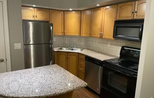 5-bedroom apartment in Wellington Street West for C$980,000