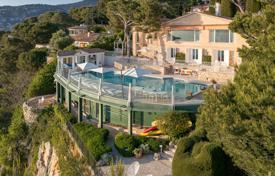 Airy, bright villa with a pool, a gym, sea and mountain views in Saint-Jean-Cap-Ferrat, Cote d'Azur, France for 47,500 € per week