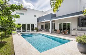 Cozy villa with a garden, a backyard, a pool, a summer kitchen, a sitting area, a terrace and a garage, Miami, USA for 2,542,000 €