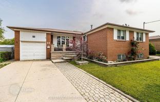 8-bedroom house in North York for C$1,294,000