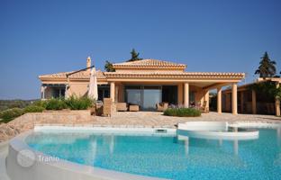 Luxury villa with a direct access to the beach, a swimming pool and a jacuzzi, Porto Cheli, Greece for 2,100,000 €