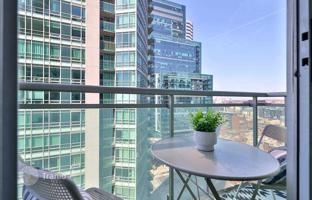 5-bedroom apartment in Front Street West for C$774,000