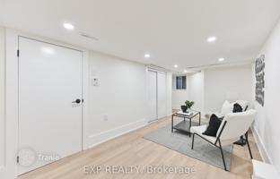 7-bedroom townhouse in Dufferin Street for C$1,345,000