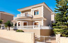 Houses for sale in Alicante. New villa with a garden and a garage in Los Altos, Torrevieja, Alicante Houses for sale in Alicante. New villa with a garden and a garage in Los Altos, Torrevieja, Alicante