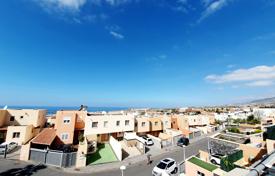Spacious townhouse with sea views, Adeje, Spain for 335,000 €