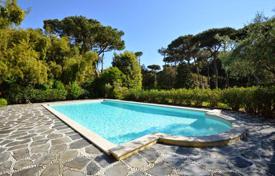 Luxury villa with a large plot, Roma Imperial district, Forte dei Marmi, Tuscany, Italy for 23,400 € per week