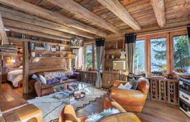 Duplex apartment near the ski slopes, Courchevel, France for 2,600,000 €