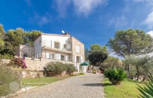 Three-level villa with panoramic sea views over Saint-Jean-Cap-Ferrat in Eze, Cote d'Azur, France for 2,625,000 €