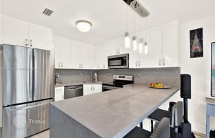 3-bedroom house 198 m² in West End for $510,000